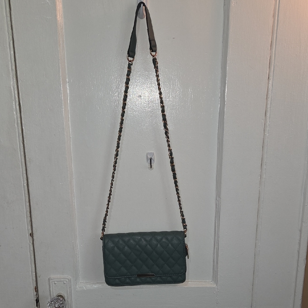 UNBRANDED MOSS GREEN QUILTED PVC CROSSBODY GREAT USED CONDITION